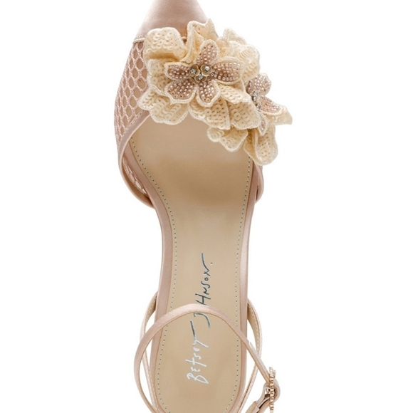 🔹️Betsey Johnson🔹️ Women Susie Blush Floral Embellished pointy Toe Heels - Picture 5 of 6